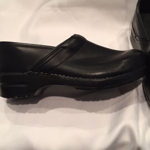 Unisex Dansko black size euro 42 US 12